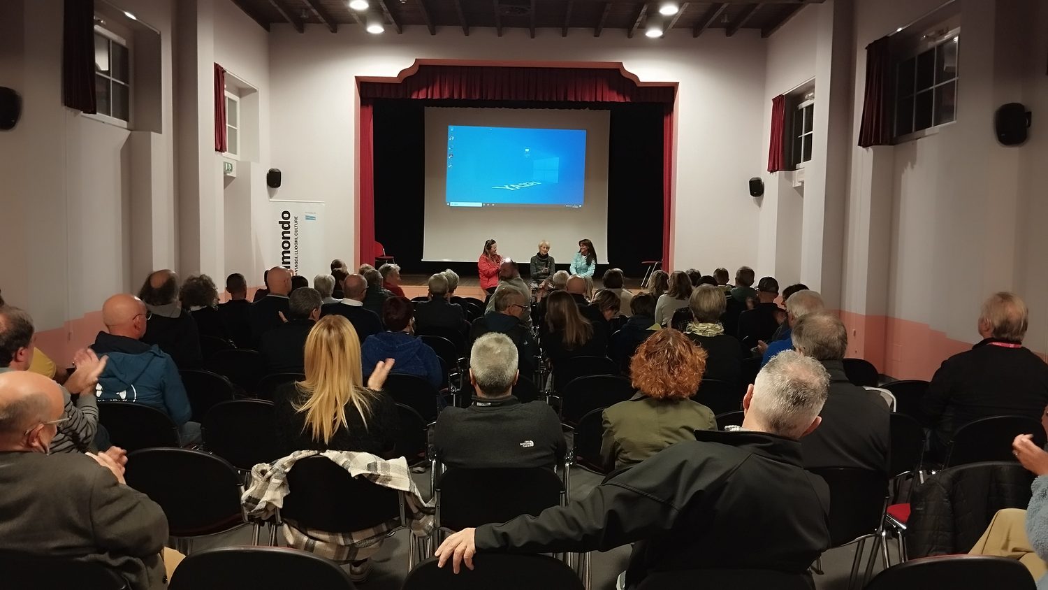 Serata a Malgrate con il pubblico in sala