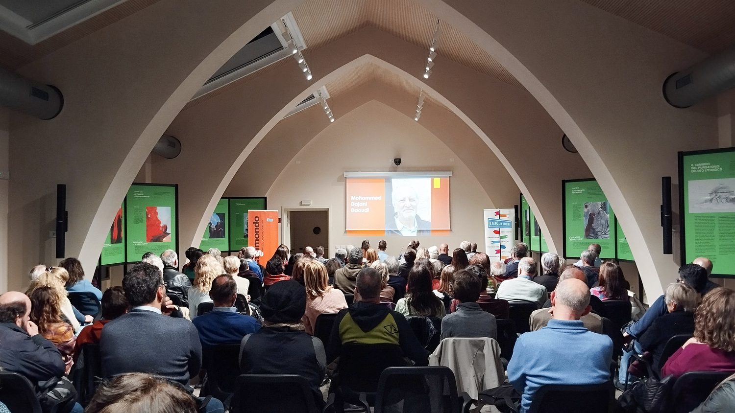 Sala gremita per un incontro del festival