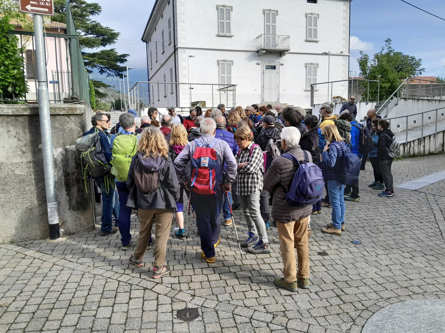 Gruppo in cammino durante una escursione