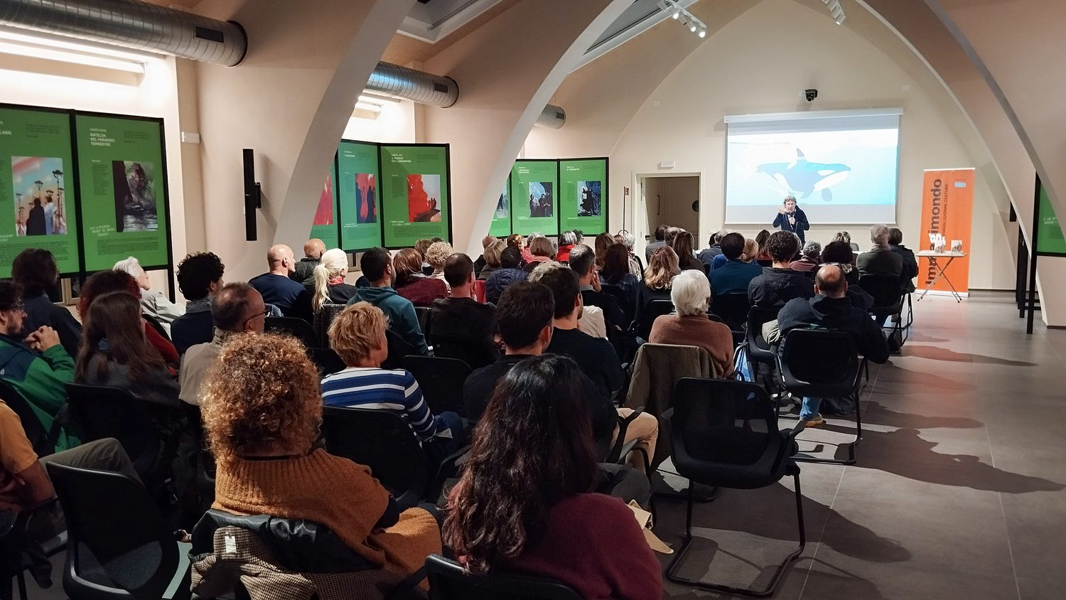 Sala piena per la proiezione La via selvatica