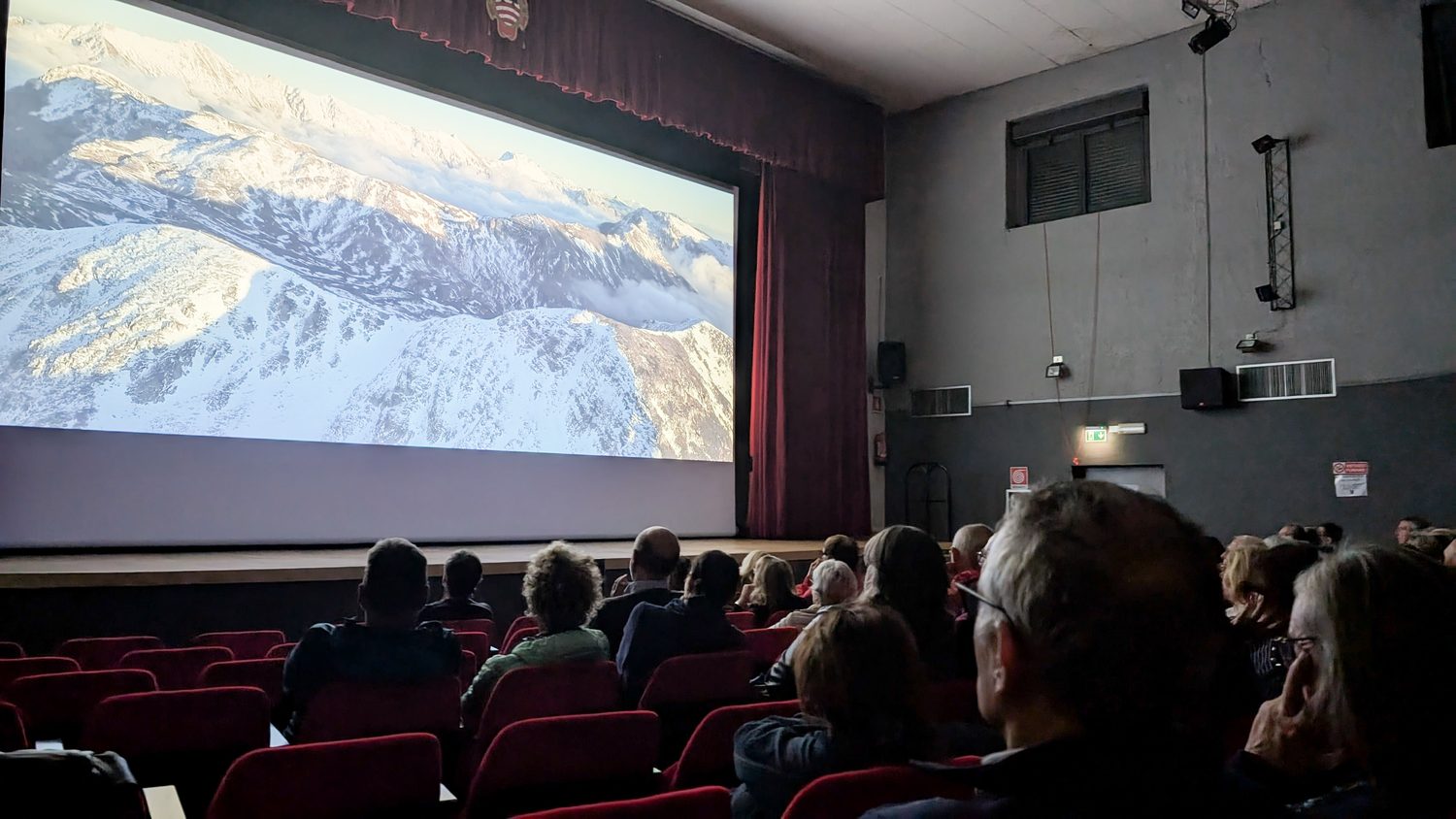 Proiezione al Cineteatro di Mandello del Lario