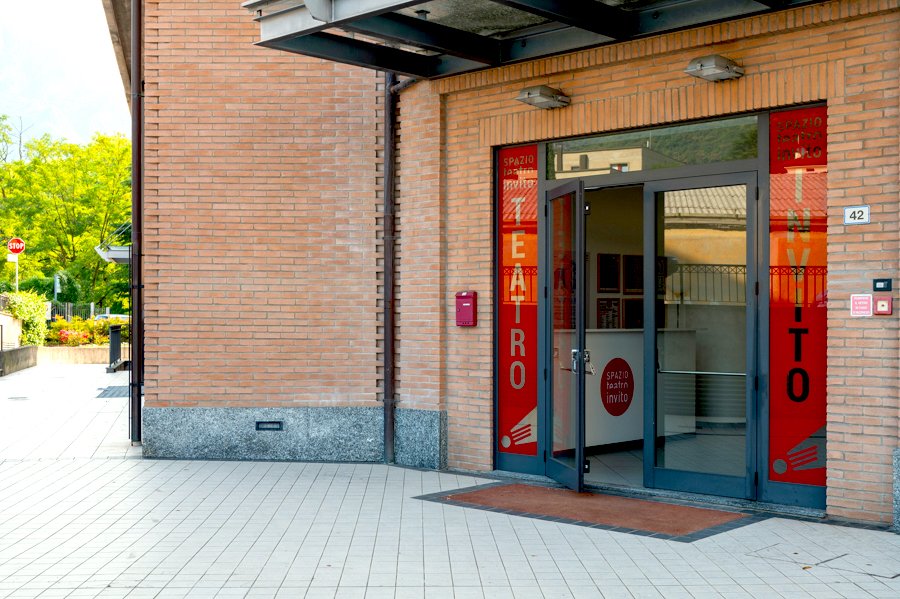 Ingresso dello Spazio Teatro Invito a Lecco